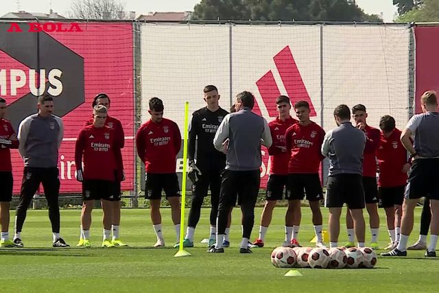 Benfica: Alexander Bah no treino antes de jogo com o Rangers