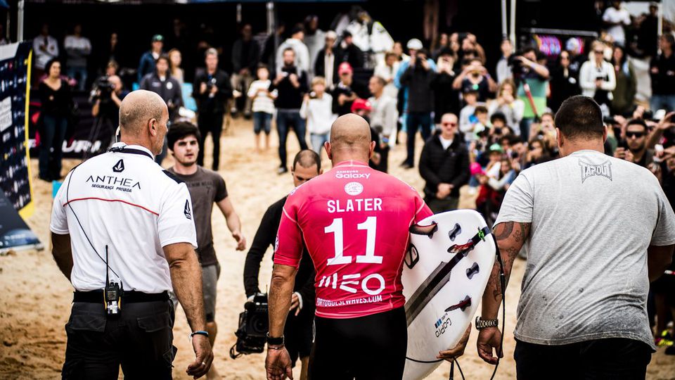 Kelly Slater falha Supertubos