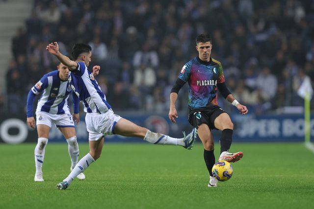 Chaves: Héctor Hernández acelera para Barcelos