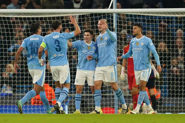 Manchester City repete o 3-1 e segue na Champions
