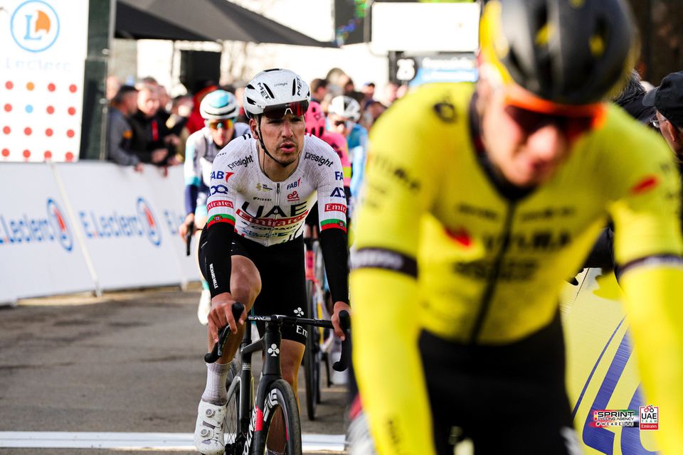 Paris-Nice: João Almeida sofre no Mont Brouilly mas ganha favoritismo