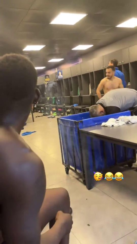 Balotelli no seu melhor: agora foi filmado a rebentar um petardo no balneário