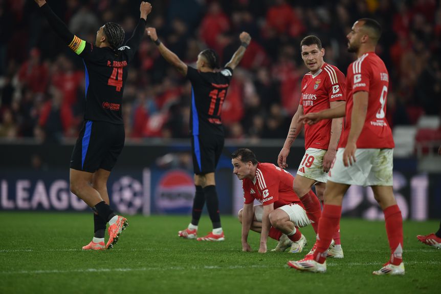 Festa do Barcelona e desalento do Benfica no final do jogo da Luz (foto: Miguel Nunes)