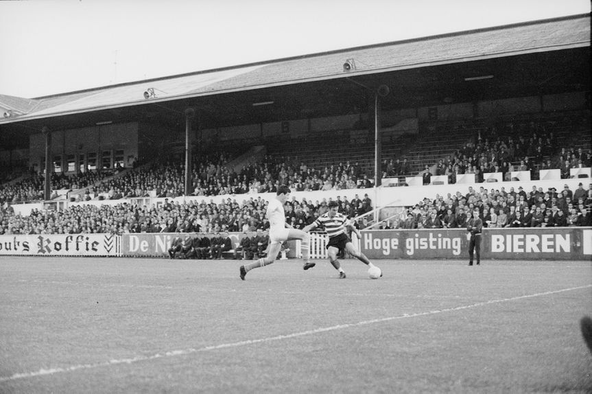 João Morais em ação no jogo com os húngaros do MTK, a 15 de maio de 1964