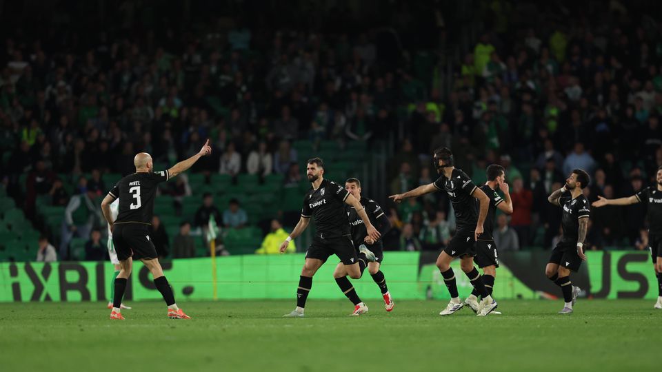 Golo de Nélson Oliveira permitiu ao Vitória de Guimarães selar o empate a 2 no reduto do Betis, na primeira mão dos oitavos de final da UEFA Conference League
