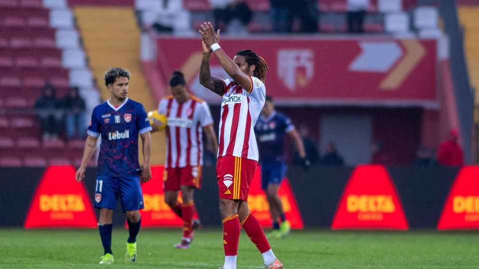Gerson Rodrigues com a camisola do Aves SAD frente ao Santa Clara