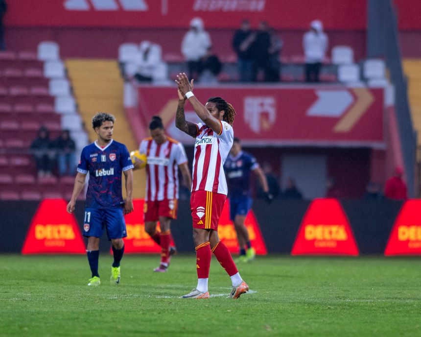 Gerson Rodrigues com a camisola do Aves SAD frente ao Santa Clara