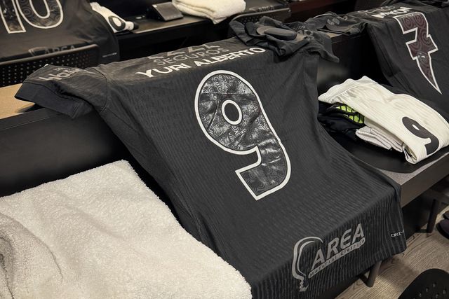 Fotos: Com balneário alagado, Corinthians teve de improvisar