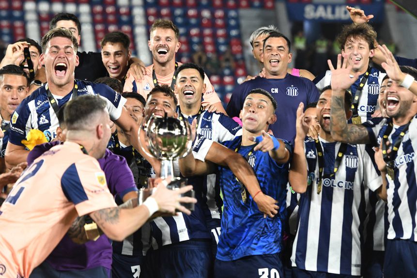 Jogadores do Talleres celebram conquista