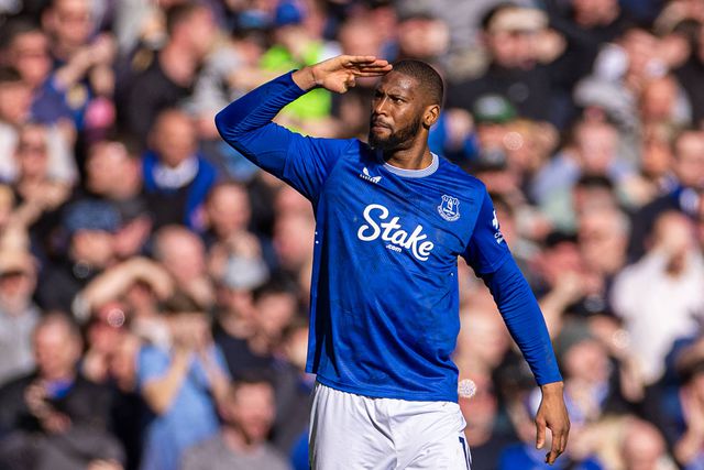 Beto a festejar com a camisola do Everton