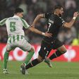 Nélson Oliveira até marcou um dos golos do Vitória de Guimarães diante do Betis, mas preferiu destacar o trabalho do coletivo