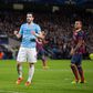 Negredo com a camisola do Manchester City frente ao Barcelona de Piqué e Dani Alves