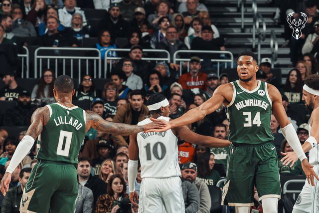 Damian Lillard e Giannis Antetokounmpo foram protagonistas na vitória sobre os Mavs