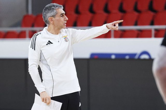 O treinador espanhol do Benfica, Jota González, quer vencer o FC Porto em casa. Foto SL Benfica