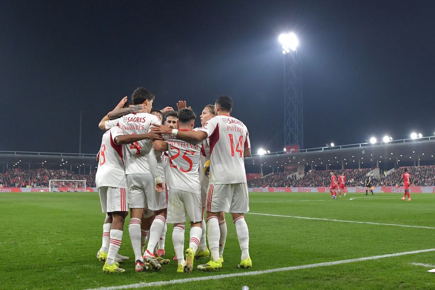 Benfica somou frente ao Gil Vicente, em Barcelos, a quarta vitória seguida no campeonato — Foto: Rogério Ferreira/Kapta+
