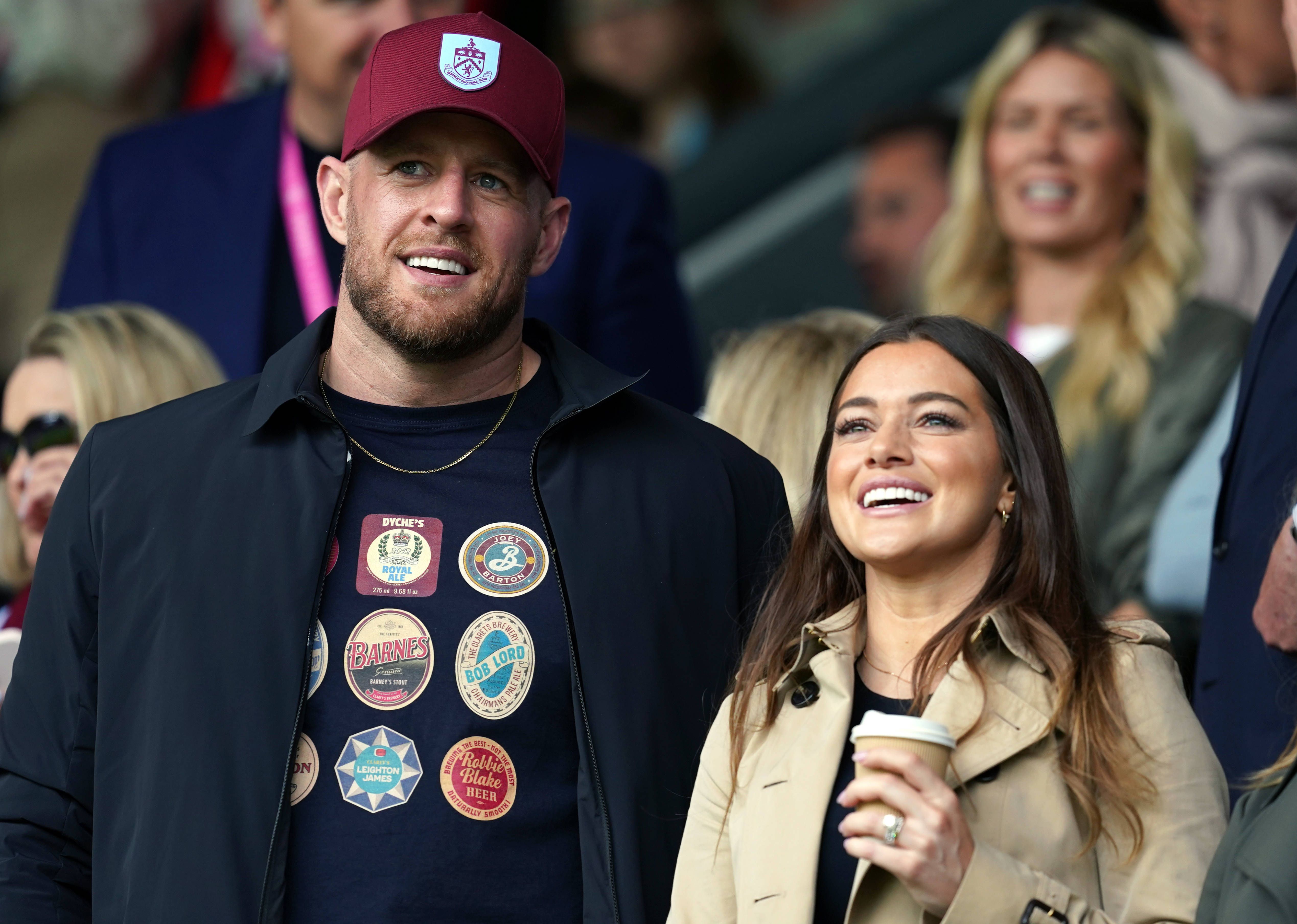 JJ Watt e Kealia Watt são investidores minoritários do Burnley
