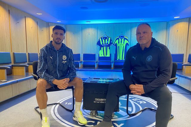 Andy Morrison ao lado de Rubén Dias - Foto: X