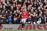 Adeptos do Man. United celebram golo de Sesko em Old Trafford (IMAGO)