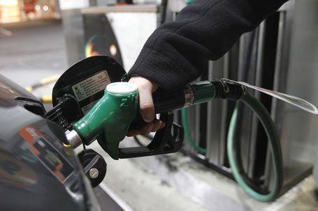 Os preços dos combustíveis vão baixar - Foto: ABOLA