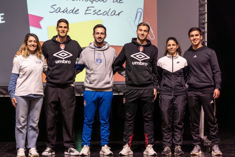 Gonçalo Paciência e Serginho, participaram na Semana da Saúde promovida pela Escola Secundária Domingos Rebelo. -Foto: SANTA CLARA
