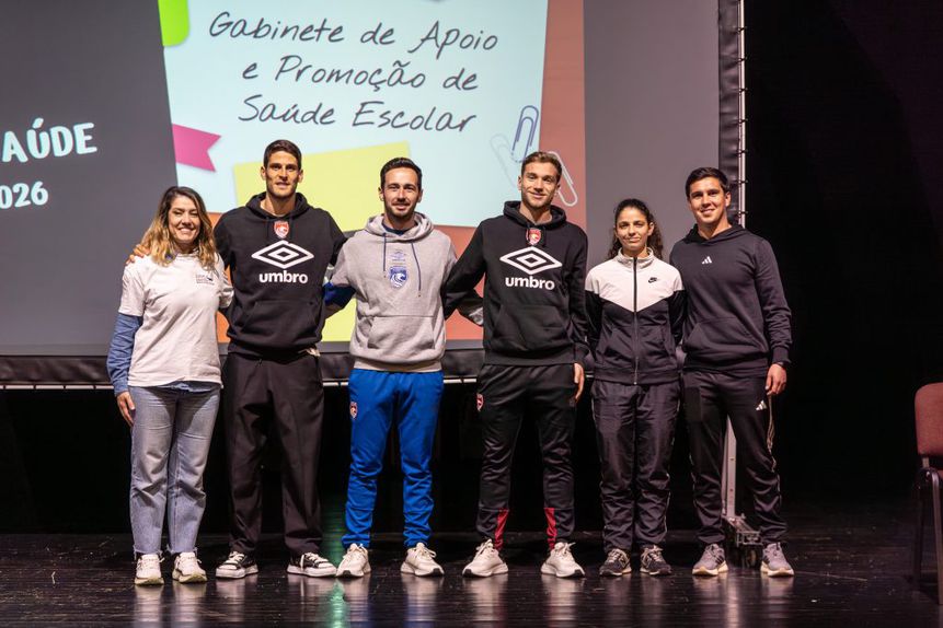 Gonçalo Paciência e Serginho, participaram na Semana da Saúde promovida pela Escola Secundária Domingos Rebelo. -Foto: SANTA CLARA