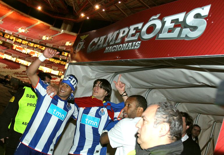 Benfica 1-2 FC Porto, 2010/11, jornada 25. Campeão FC Porto. No ano seguinte, os azuis e brancos não desperdiçaram a oportunidade e festejaram no estádio do rival... às escuras Foto: Miguel Nunes