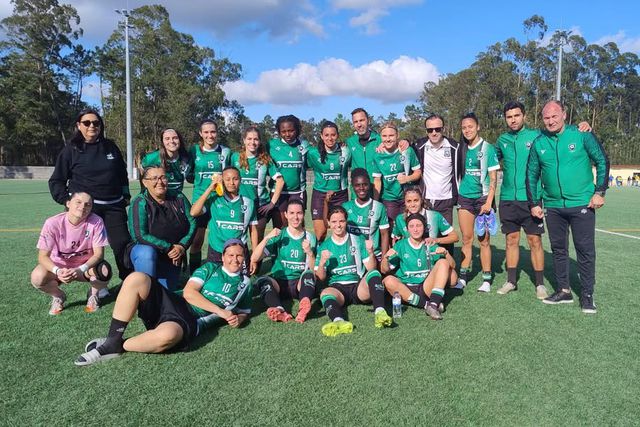 Filipe Linz com a equipa que treinava no Guia FC - Foto; Instagram/Filipe Linz