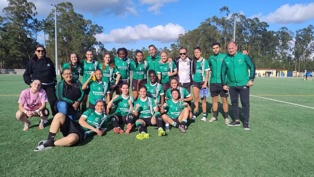 Filipe Linz com a equipa que treinava no Guia FC - Foto; Instagram/Filipe Linz