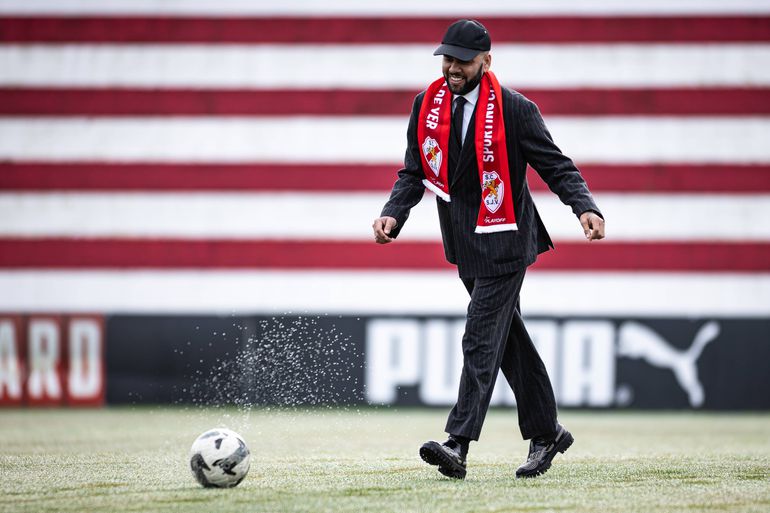 Dani Alves tornou-se coproprietário do São João de Ver