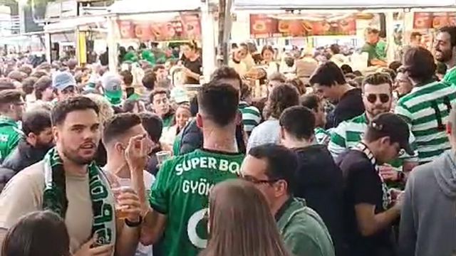 Adeptos do Sporting já fazem a festa junto a Alvalade