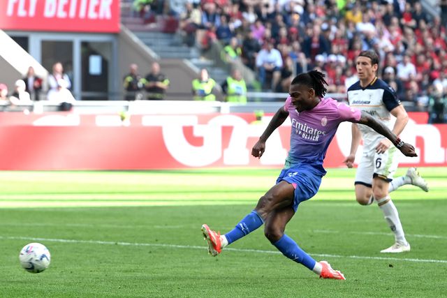 Milan vence Lecce com golo de Rafa Leão