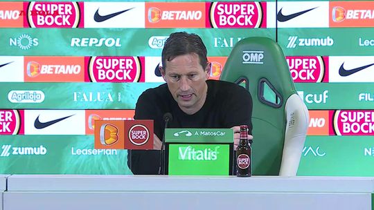 Roger Schmidt explica substituições tardias em Alvalade