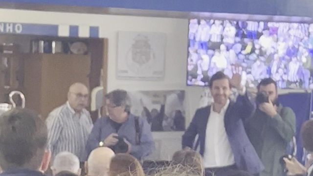 Villas-Boas recebido com aplausos em Espinho