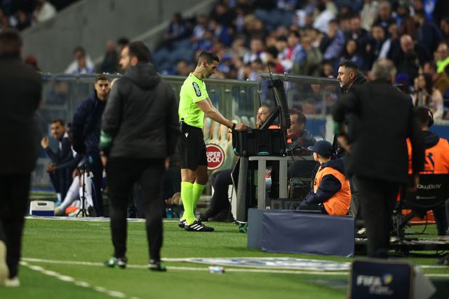 Sistema tácito: o silêncio dos culpados