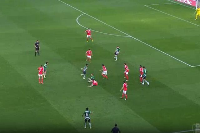 VÍDEO: Aursnes expulso e falha Moreirense