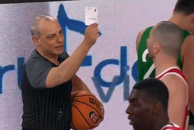 VÍDEO: Diogo Gameiro fez isto no dérbi e viu cartão branco