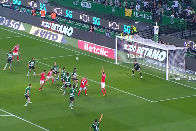 VÍDEO: Benfica ficou a pedir penálti neste lance