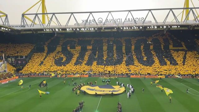 Incrível: a coreografia do Dortmund no 50.º aniversário do seu estádio