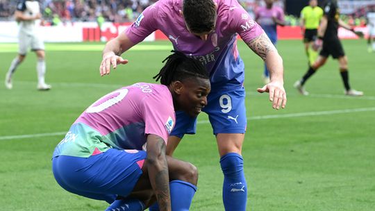 Vídeo: Rafael Leão faz o terceiro do Milan e 'inaugura' celebração