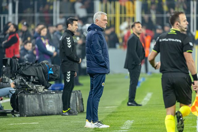 Mourinho foi castigado... mas só cumpre para o ano