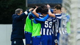 FC Porto B sofre, mas vence 'final' e aproxima-se do Paços