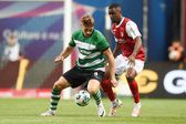 Gyokeres, avançado do Sporting, protege a bola perante a pressão de Niakaté, defesa do SC Braga. As duas equipas defrontam-se nesta noite de segunda-feira, 7 de abril, no Estádio José Alvalade