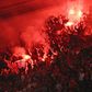 Adeptos do Benfica arremessaram tocha para a bancada do FC Porto