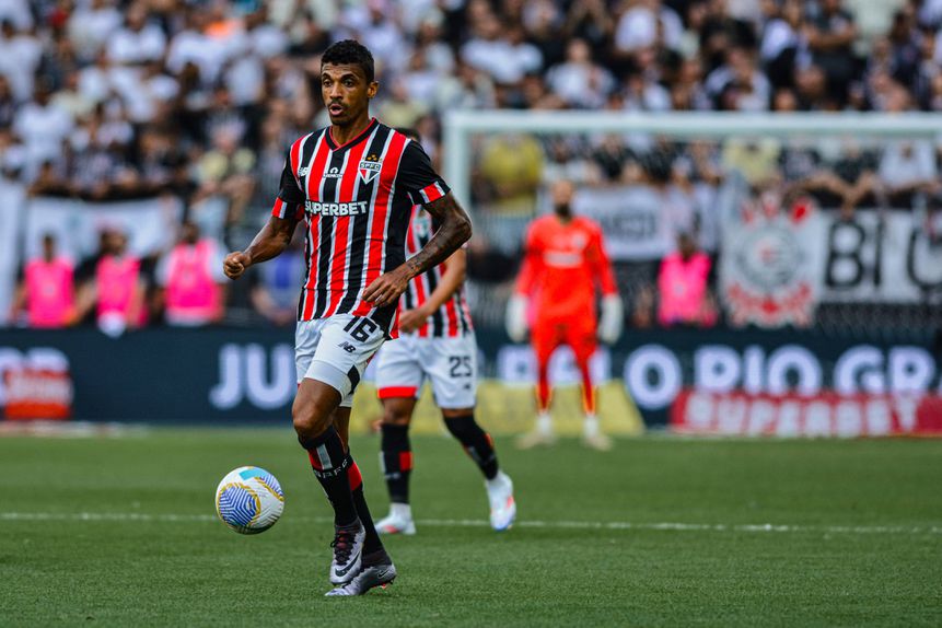 Luiz Gustavo, médio defensivo de 37 anos do São Paulo (Foto: IMAGO)