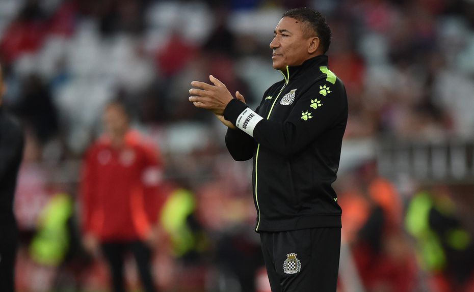 Lito Vidigal dá indicações aos seus jogadores durante o Benfica-Boavista no Estádio da Luz