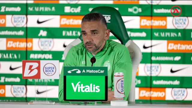 Rui Borges na antevisão ao jogo com o SC Braga, na sala de imprensa da Academia de Alcochete