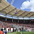 Paraquedista fica preso na cobertura do estádio em Toulouse