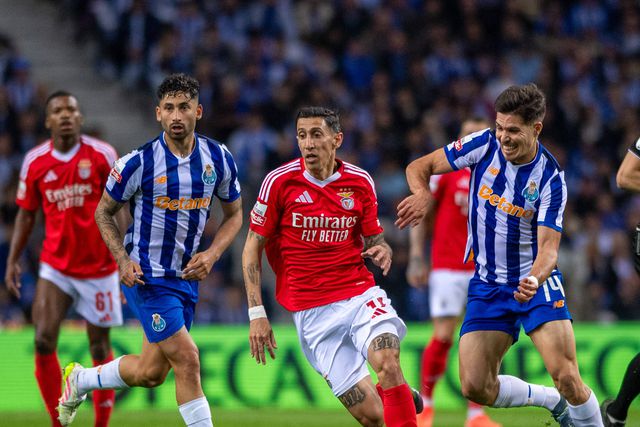 Di María em vantagem no clássico (Foto: Miguel Lemos/IMAGO)