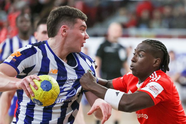 Benfica-FC Porto em andebol: FC Porto vence na Luz por um no último segundo