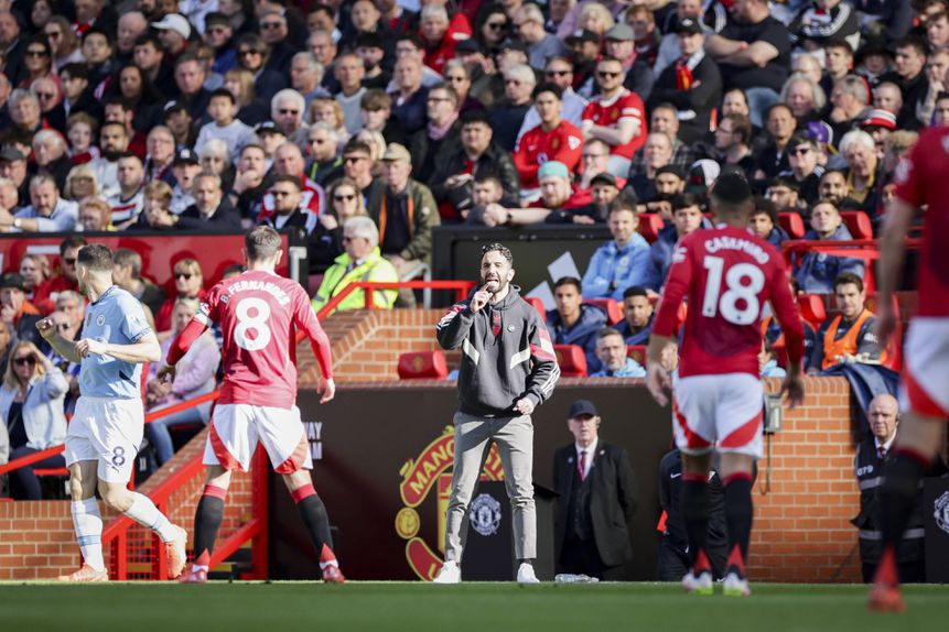 Ruben Amorim a dar indicações no dérbi de Manchester